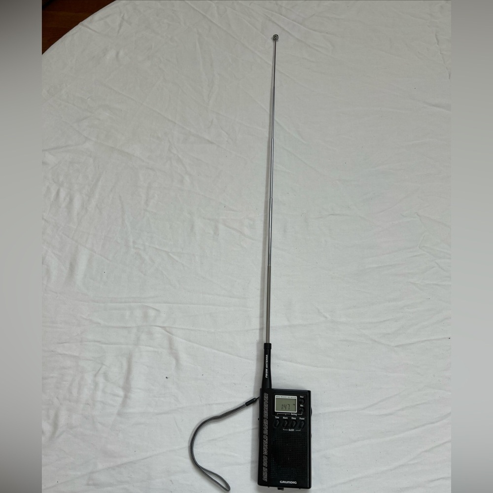 Grundig Mini 300 World Band Receiver Case Manual Portable Radio AM/FM/SW Working - Picture 8 of 14